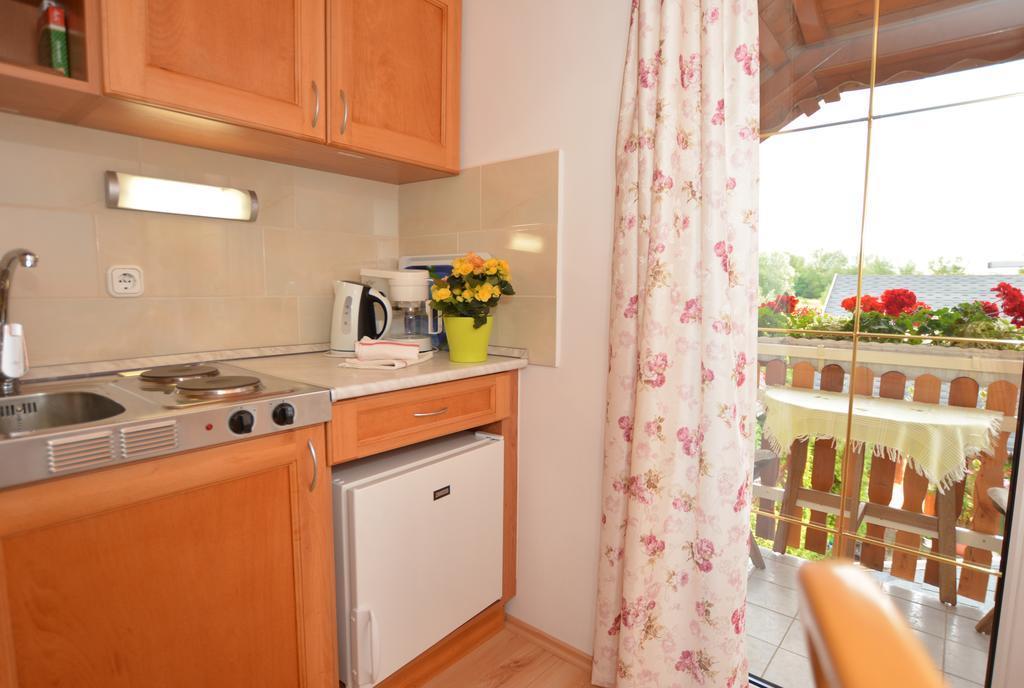 Viragoskert Apartman ヘーヴィーズ 部屋 写真