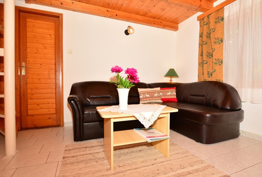 Viragoskert Apartman ヘーヴィーズ 部屋 写真
