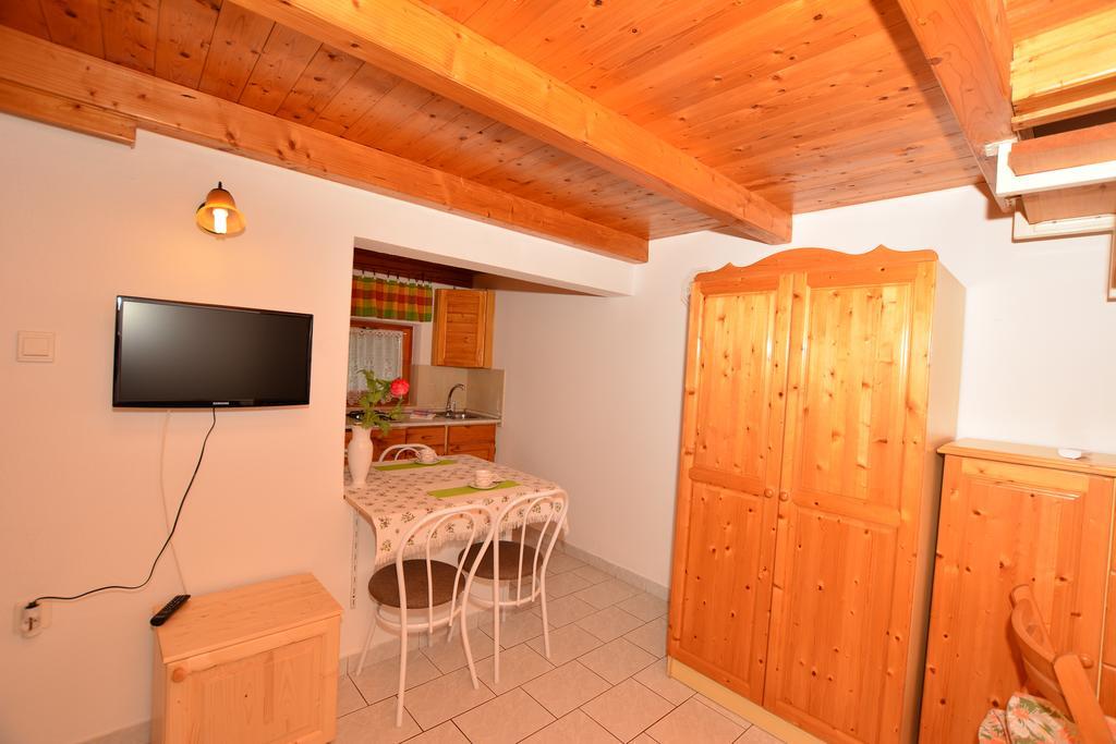 Viragoskert Apartman ヘーヴィーズ 部屋 写真