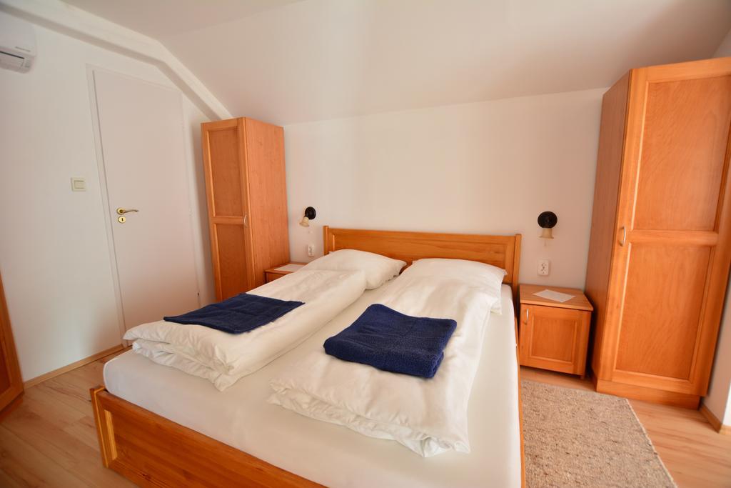 Viragoskert Apartman ヘーヴィーズ 部屋 写真