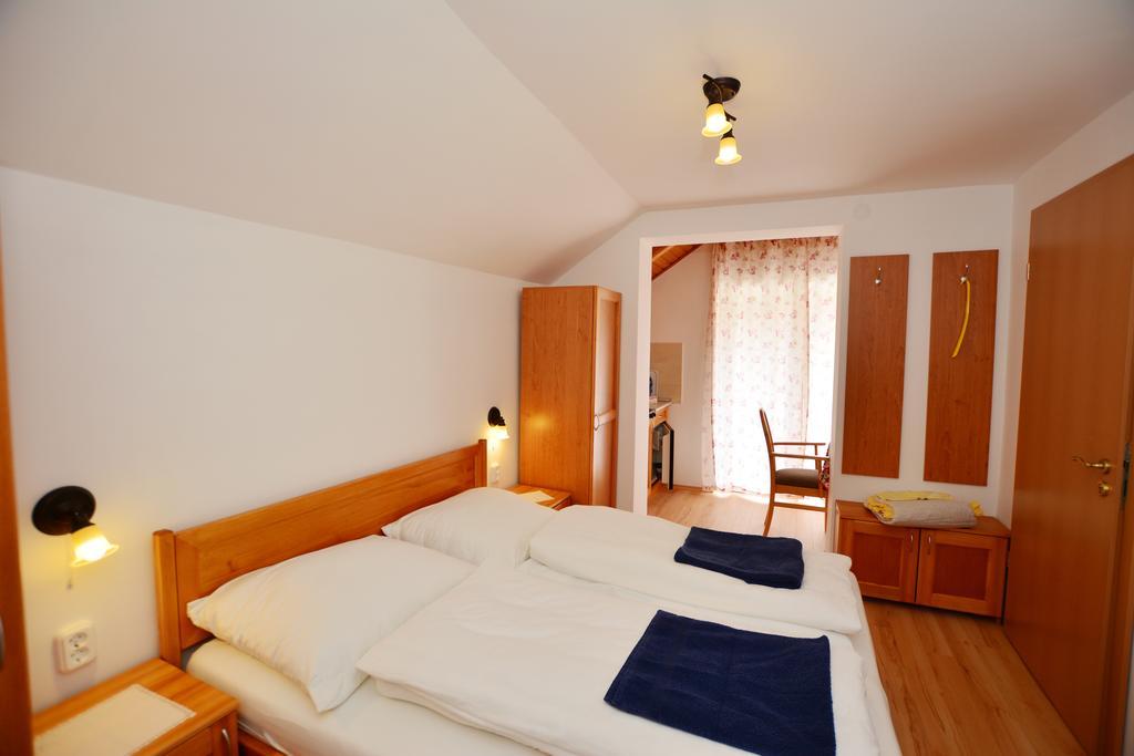 Viragoskert Apartman ヘーヴィーズ 部屋 写真
