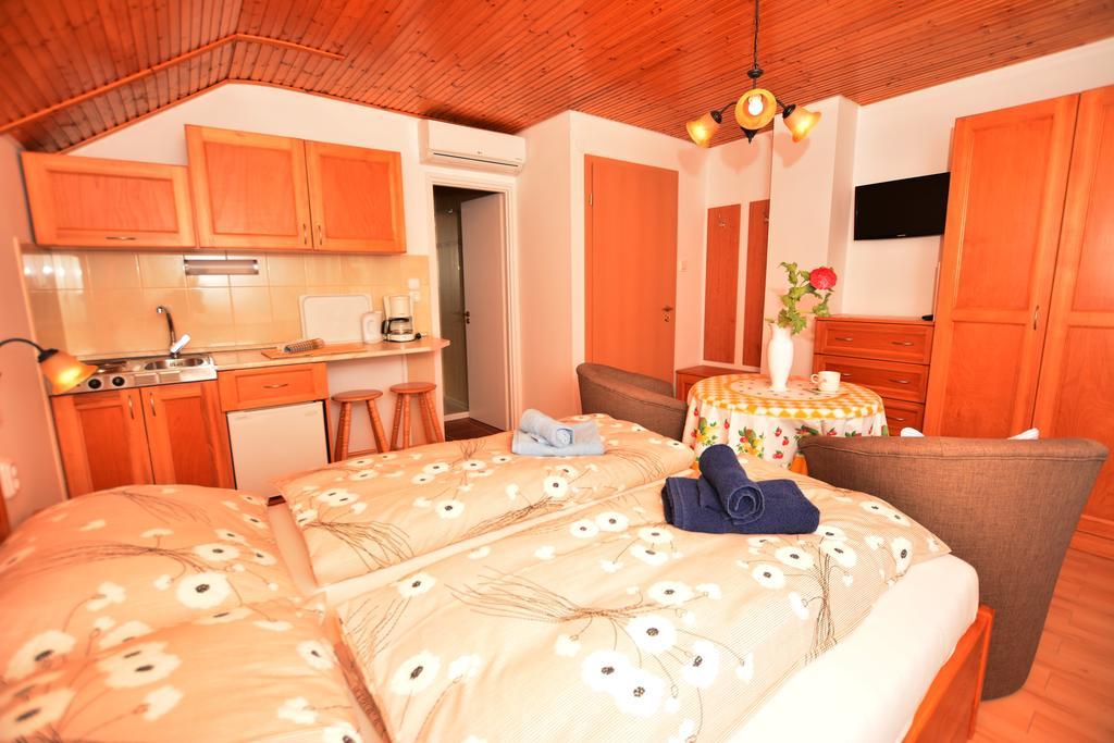 Viragoskert Apartman ヘーヴィーズ 部屋 写真
