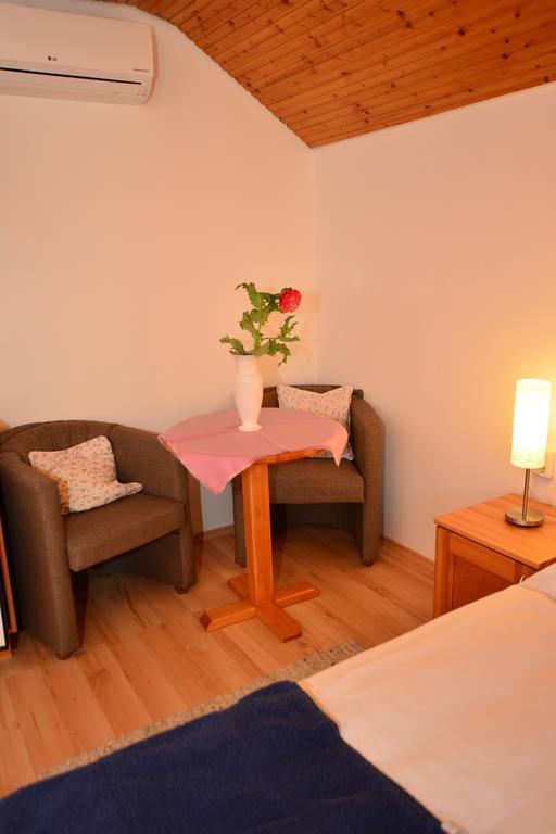 Viragoskert Apartman ヘーヴィーズ 部屋 写真
