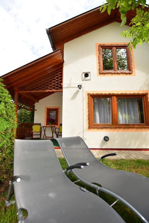Viragoskert Apartman ヘーヴィーズ 部屋 写真