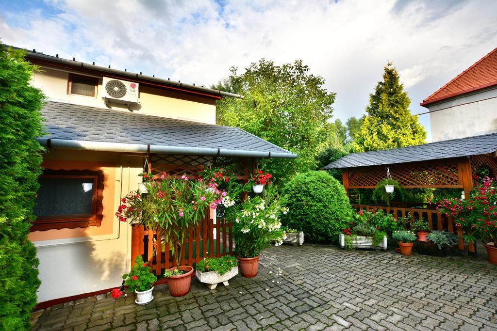 Viragoskert Apartman ヘーヴィーズ 部屋 写真