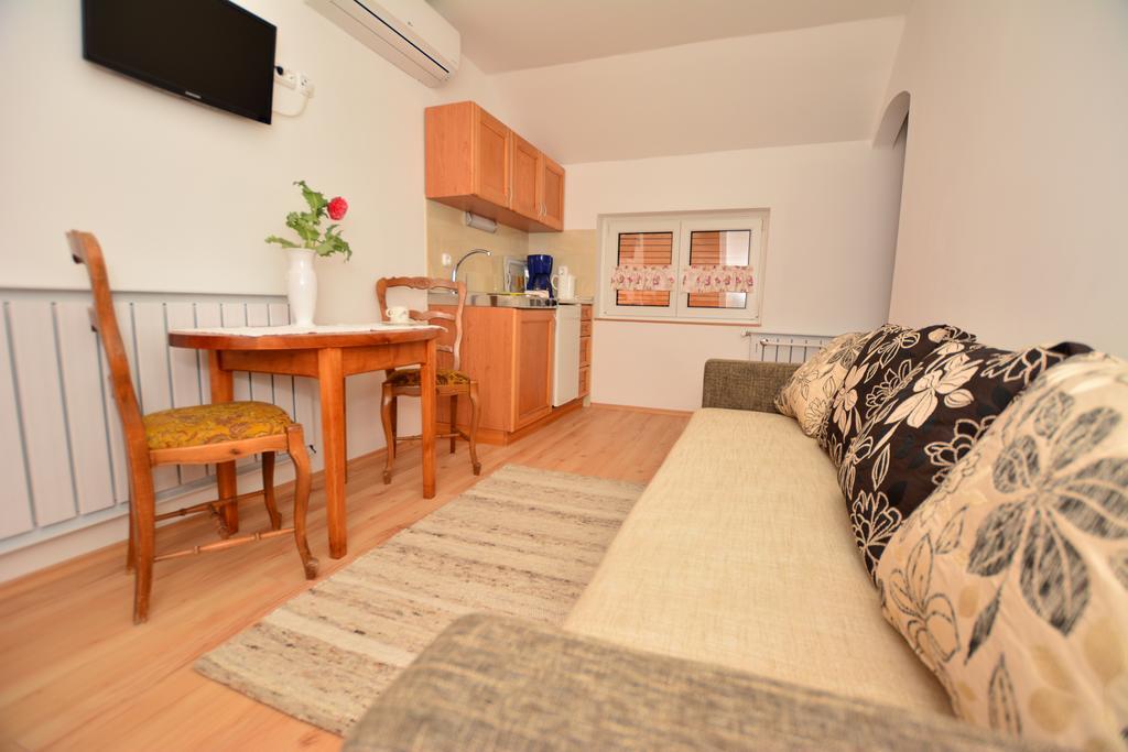 Viragoskert Apartman ヘーヴィーズ 部屋 写真