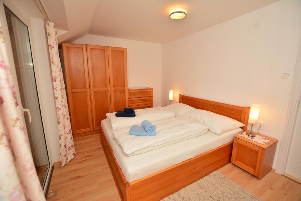 Viragoskert Apartman ヘーヴィーズ 部屋 写真