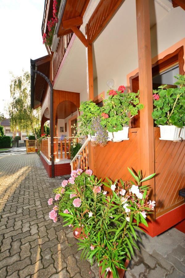 Viragoskert Apartman ヘーヴィーズ エクステリア 写真